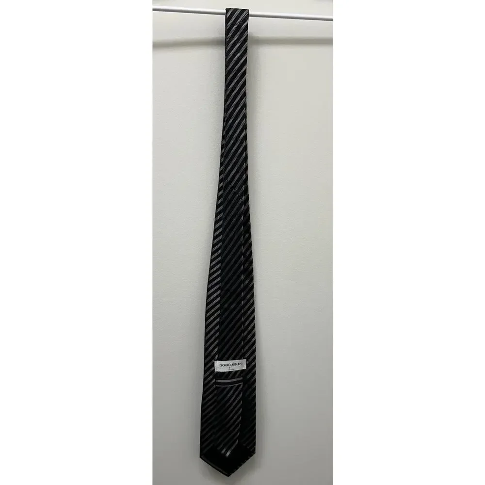 Giorgio Armani Men’s Black Silver Gray Silk Print Tie Worn Once